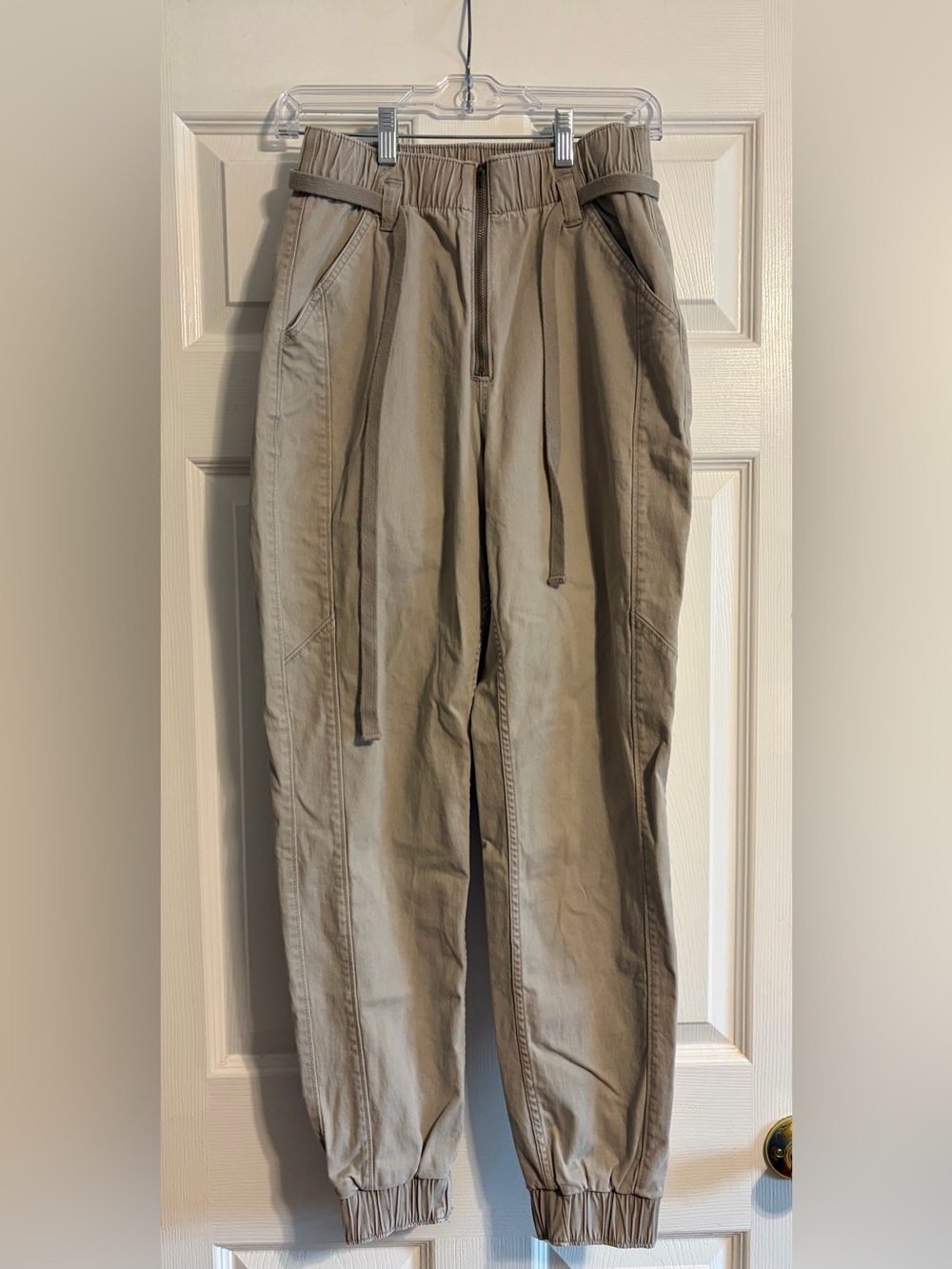 Hollister Ultra High Rise Utility Jogger Pants Beige Khaki Size M